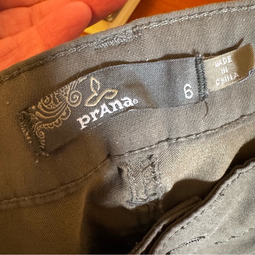 Women’s Prana Olive Cargo hiking Pants - Picture 2 of 3